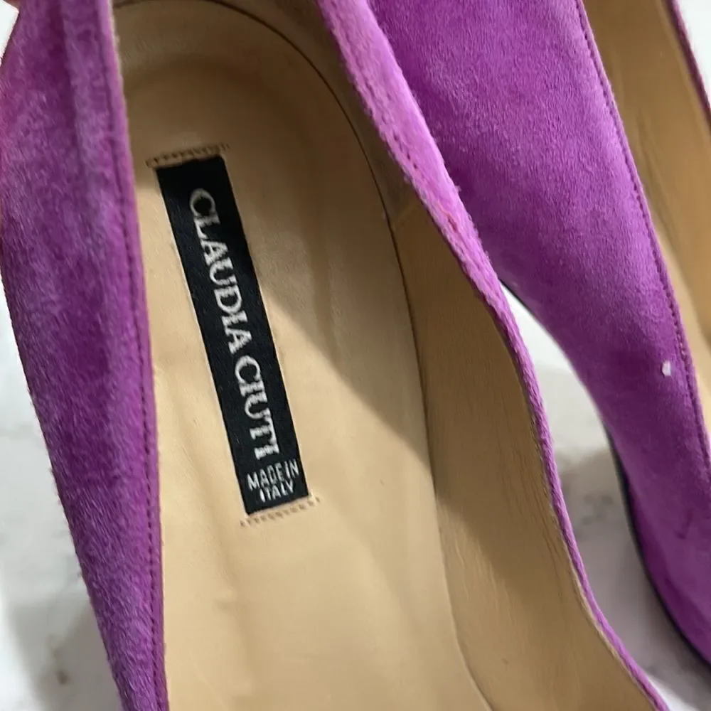 Beautiful fuschia lavender suede and leather heels.